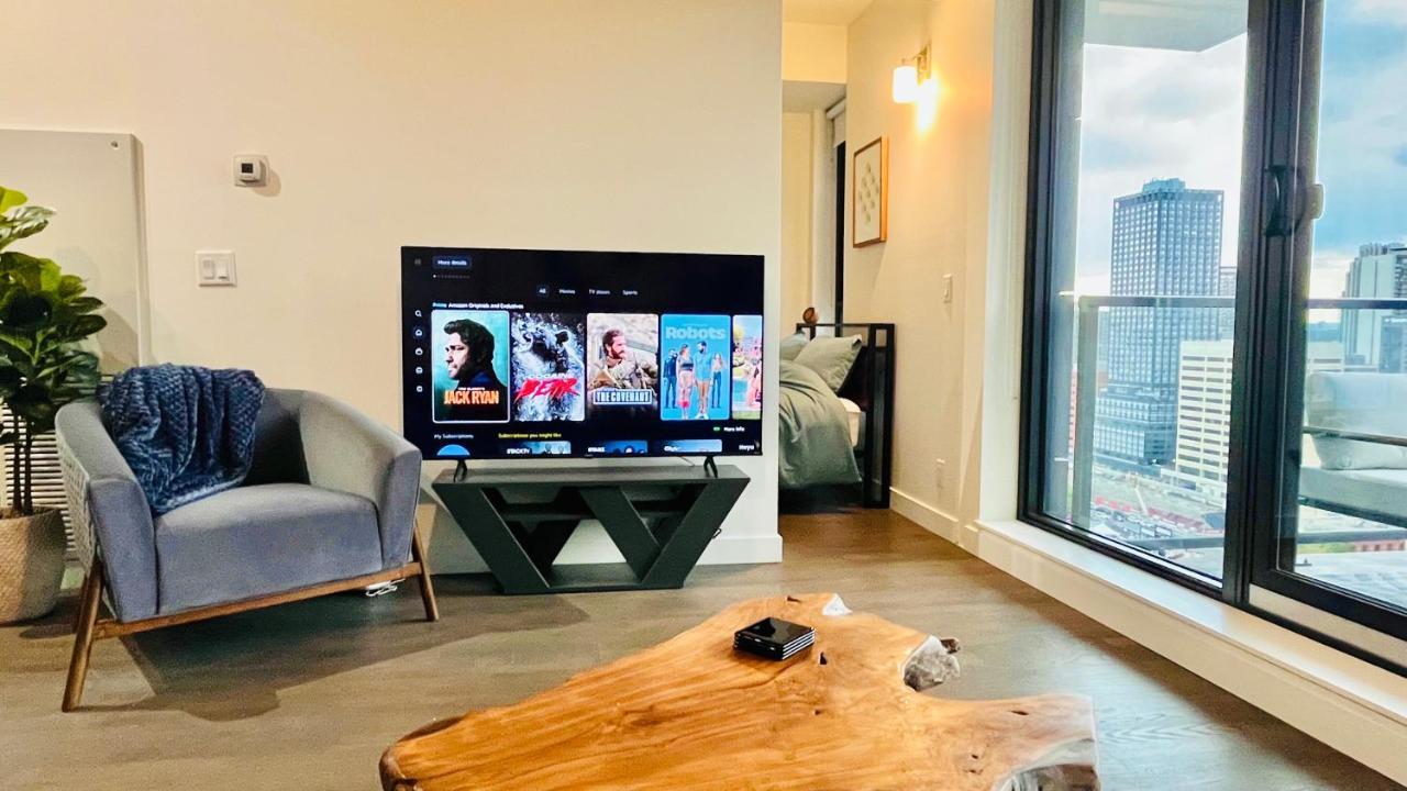Luxury Downtown Sunset Getaway - Your Home Away From Home - Fully Stocked Kitchen, Gym, Balcony, Free Parking YYC Exteriör bild