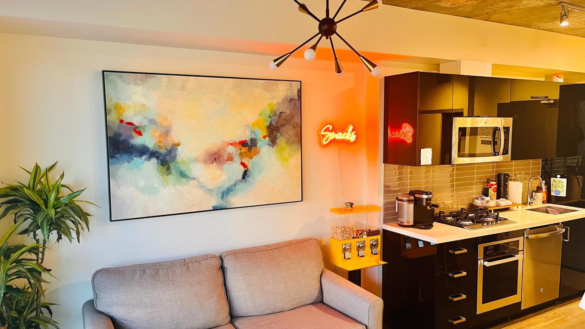 Luxury Downtown Sunset Getaway - Your Home Away From Home - Fully Stocked Kitchen, Gym, Balcony, Free Parking YYC Exteriör bild